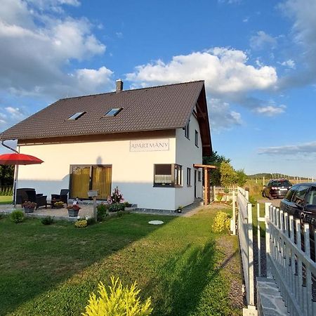 Apartmany Kohoutek A Slepicka V Novohradskych Horach โนเว ฮราดี ภายนอก รูปภาพ